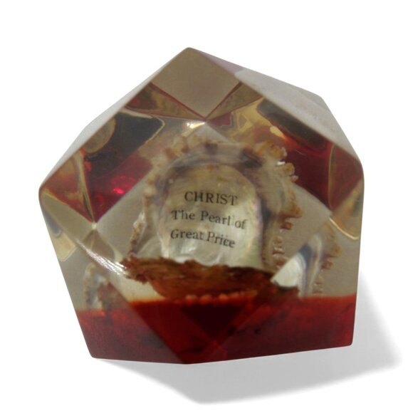 CHRISTIAN PAPERWEIGHT Shell with Pearl Red and Clear Lucite Vintage - Picture 2 of 10